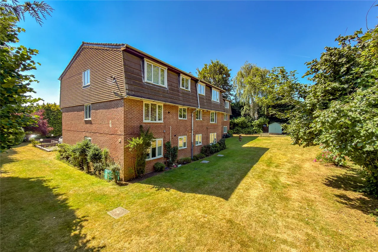 Douglas Road, Harpenden, Hertfordshire, AL5 2HW, photo 10