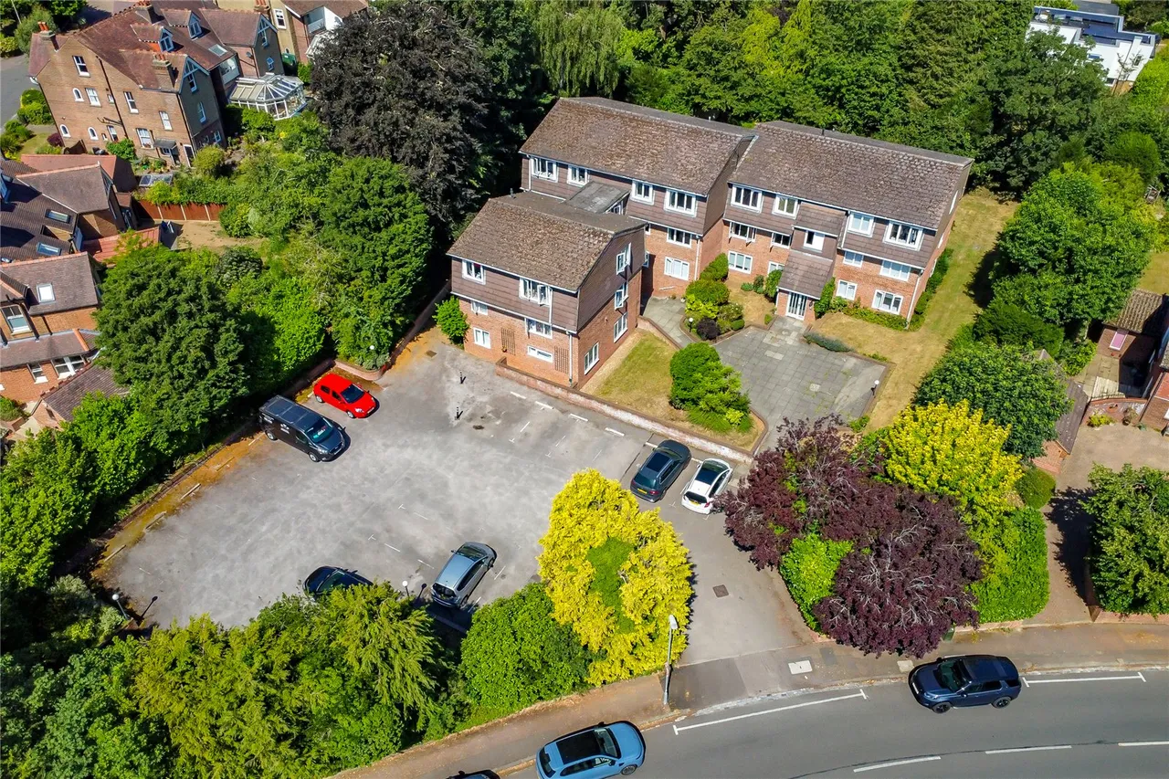 Douglas Road, Harpenden, Hertfordshire, AL5 2HW, photo 11