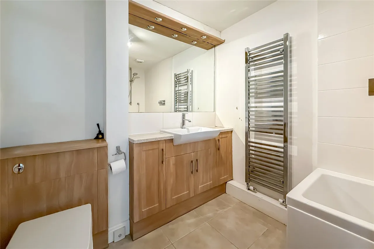 Douglas Road, Harpenden, Hertfordshire, AL5 2HW, photo 8