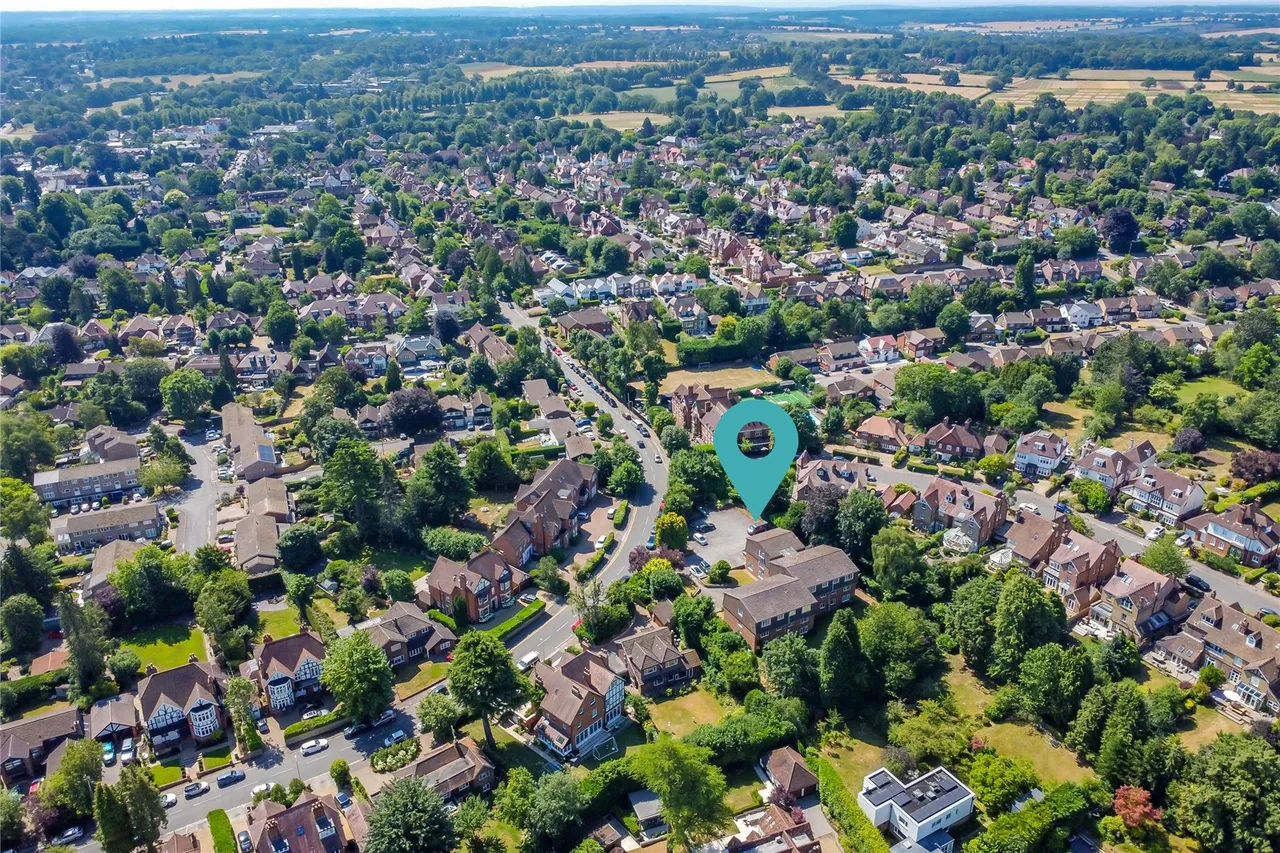 Douglas Road, Harpenden, Hertfordshire, AL5 2HW, photo 12