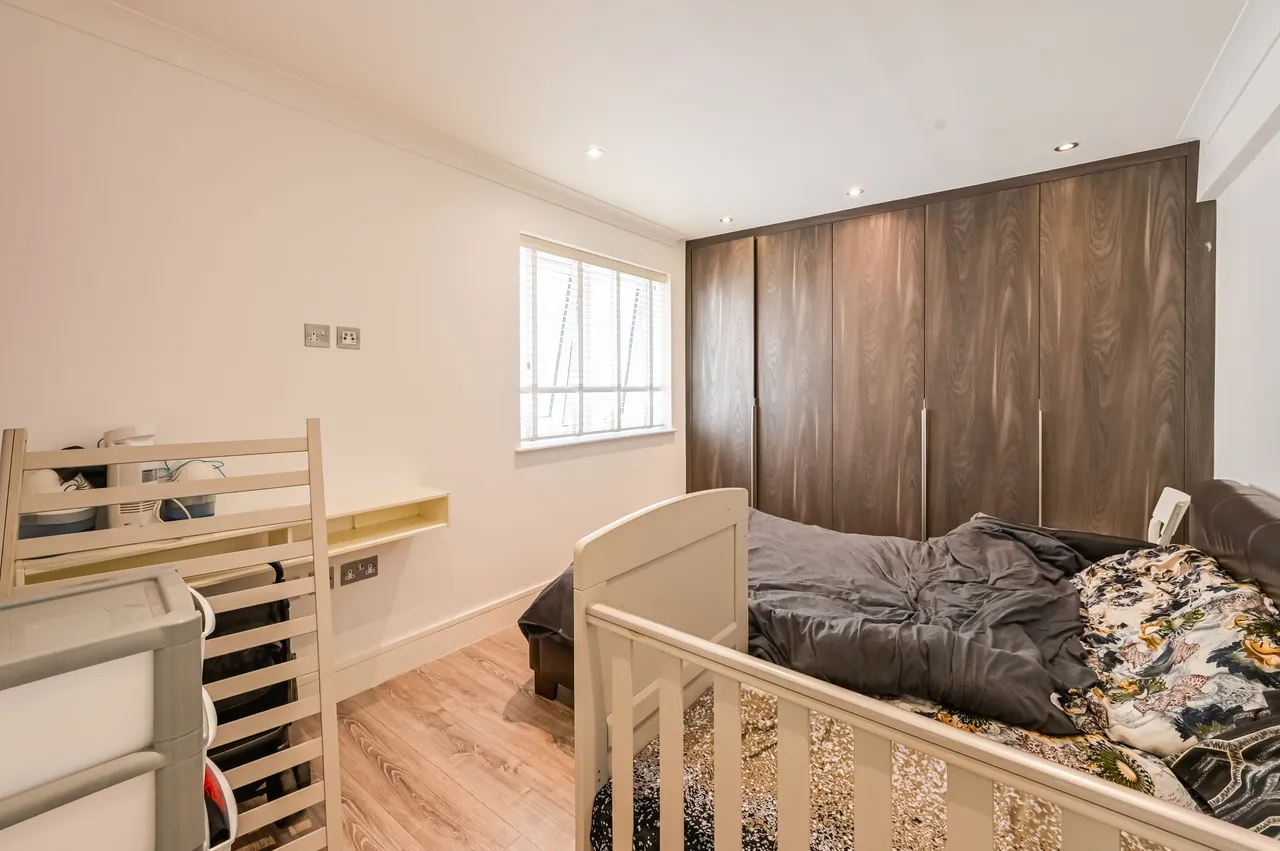 Flat C, 10 High Road, London, photo 3