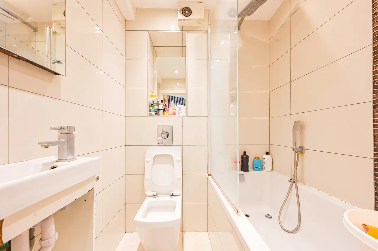 Flat C, 10 High Road, London, photo 6