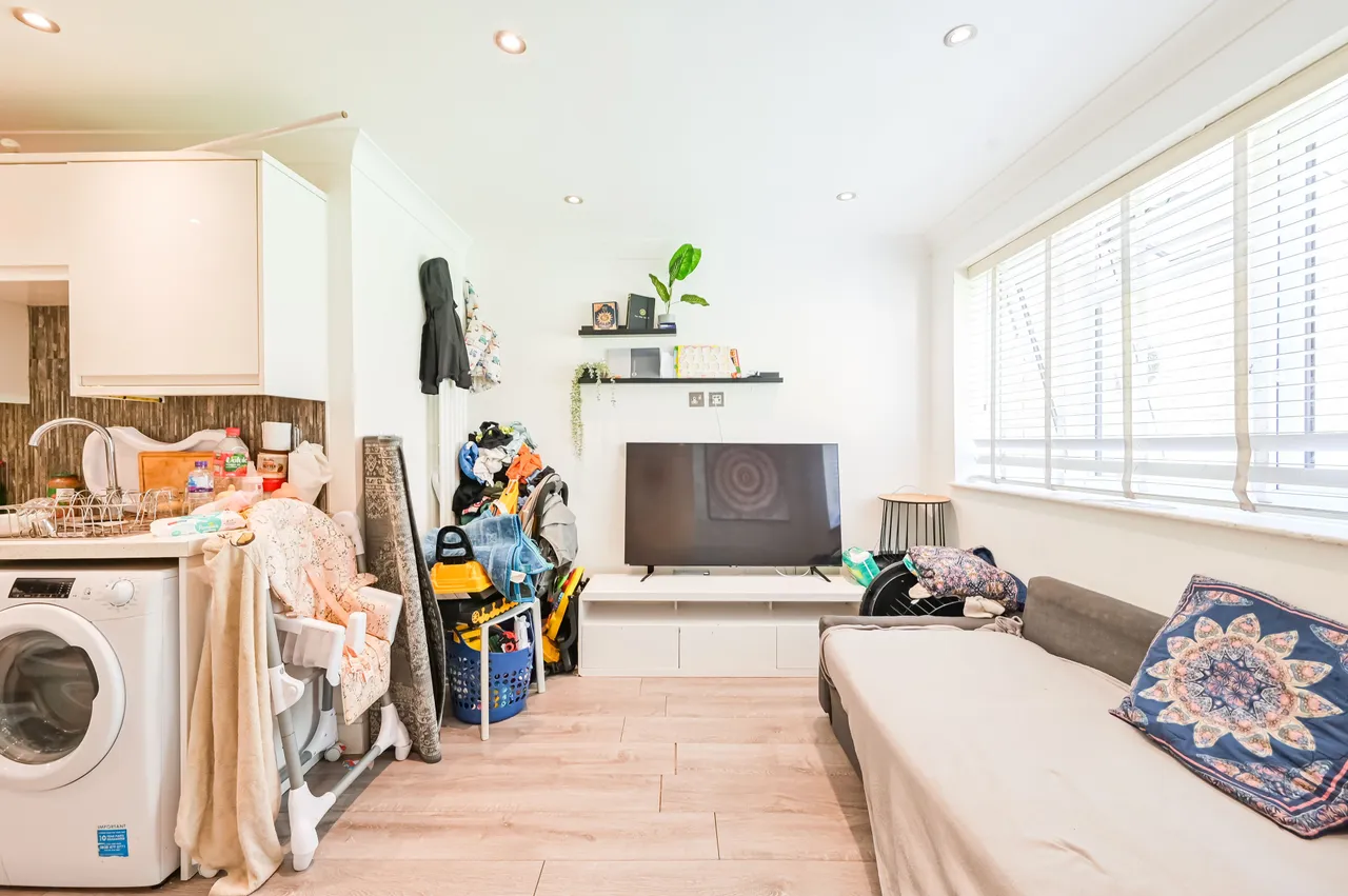 Flat C, 10 High Road, London, photo 4
