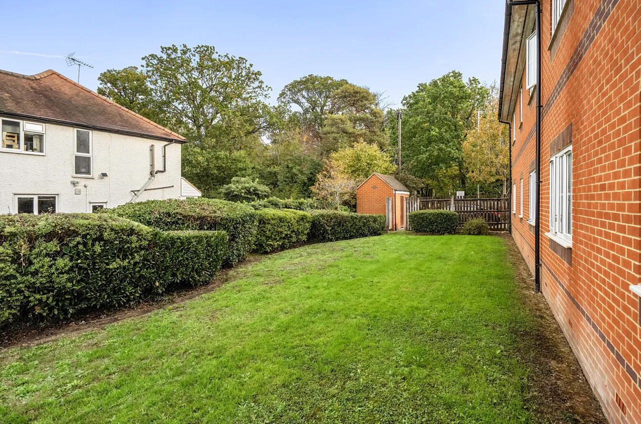 Roebuck Estate, Binfield, RG42, photo 8