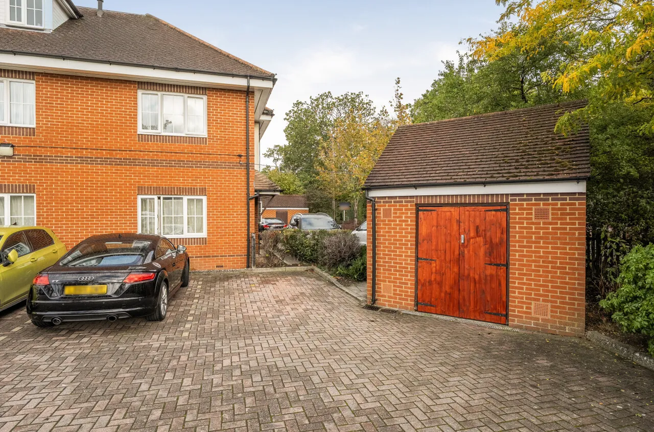 Roebuck Estate, Binfield, RG42, photo 15
