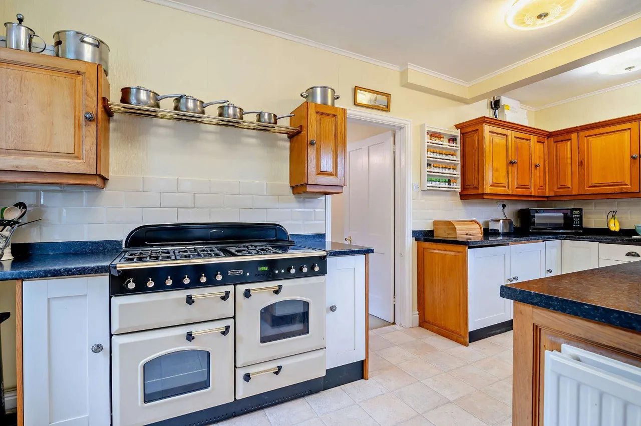 Winsham, Chard, TA20, photo 9