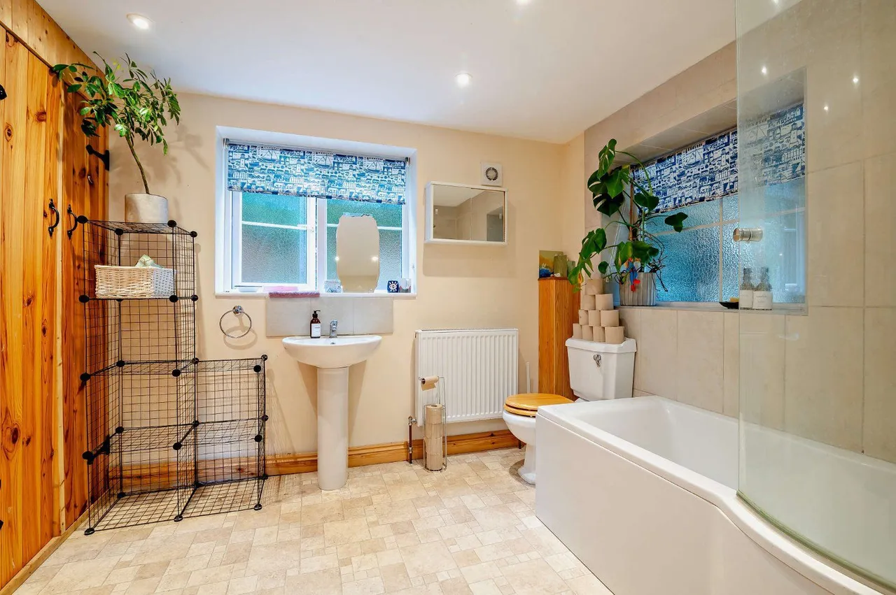 Winsham, Chard, TA20, photo 23