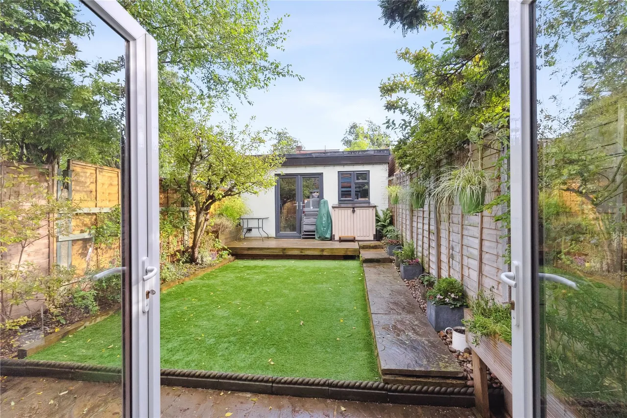 Fulwell Park Avenue, Twickenham, Middlesex, TW2 5HB, photo 2