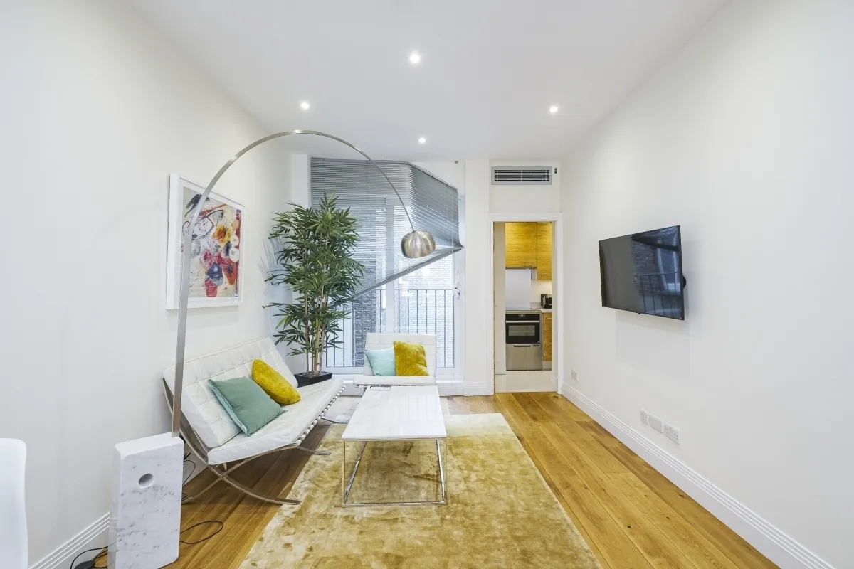 flat to rent — 37 Eagle Street London WC1R