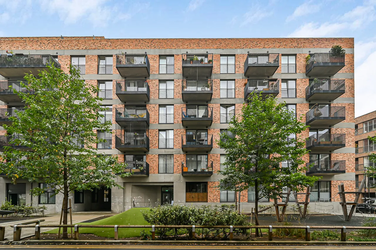 2 bed flat for sale, Therm Court, London, E3