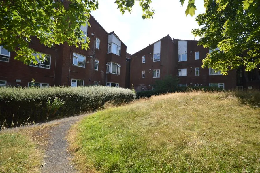 Dalford Court, Malinslee, photo 2