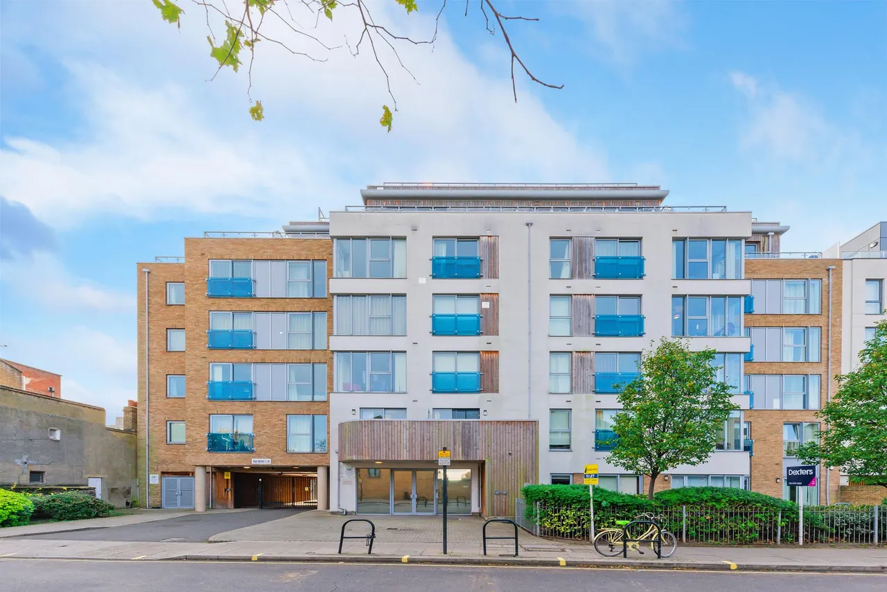 1 bed flat for sale, Gooch House, Hammersmith, W6