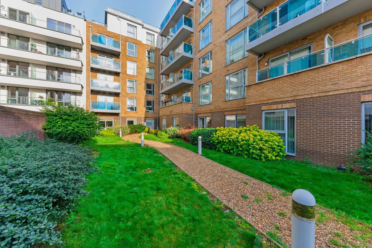 Gooch House, Hammersmith, W6, photo 2