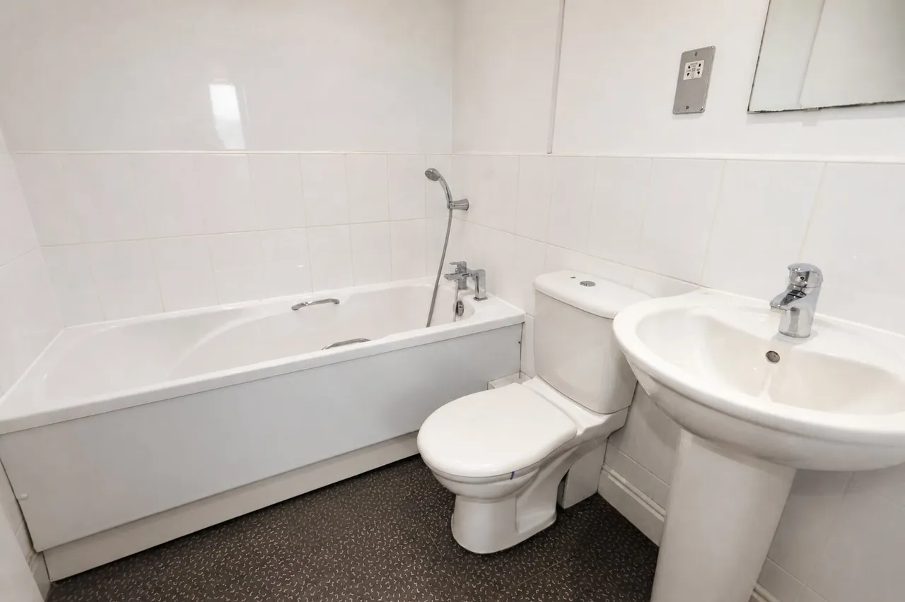 Violet Close, Desborough, NN14, photo 4