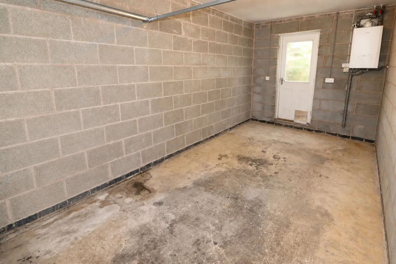 Violet Close, Desborough, NN14, photo 5