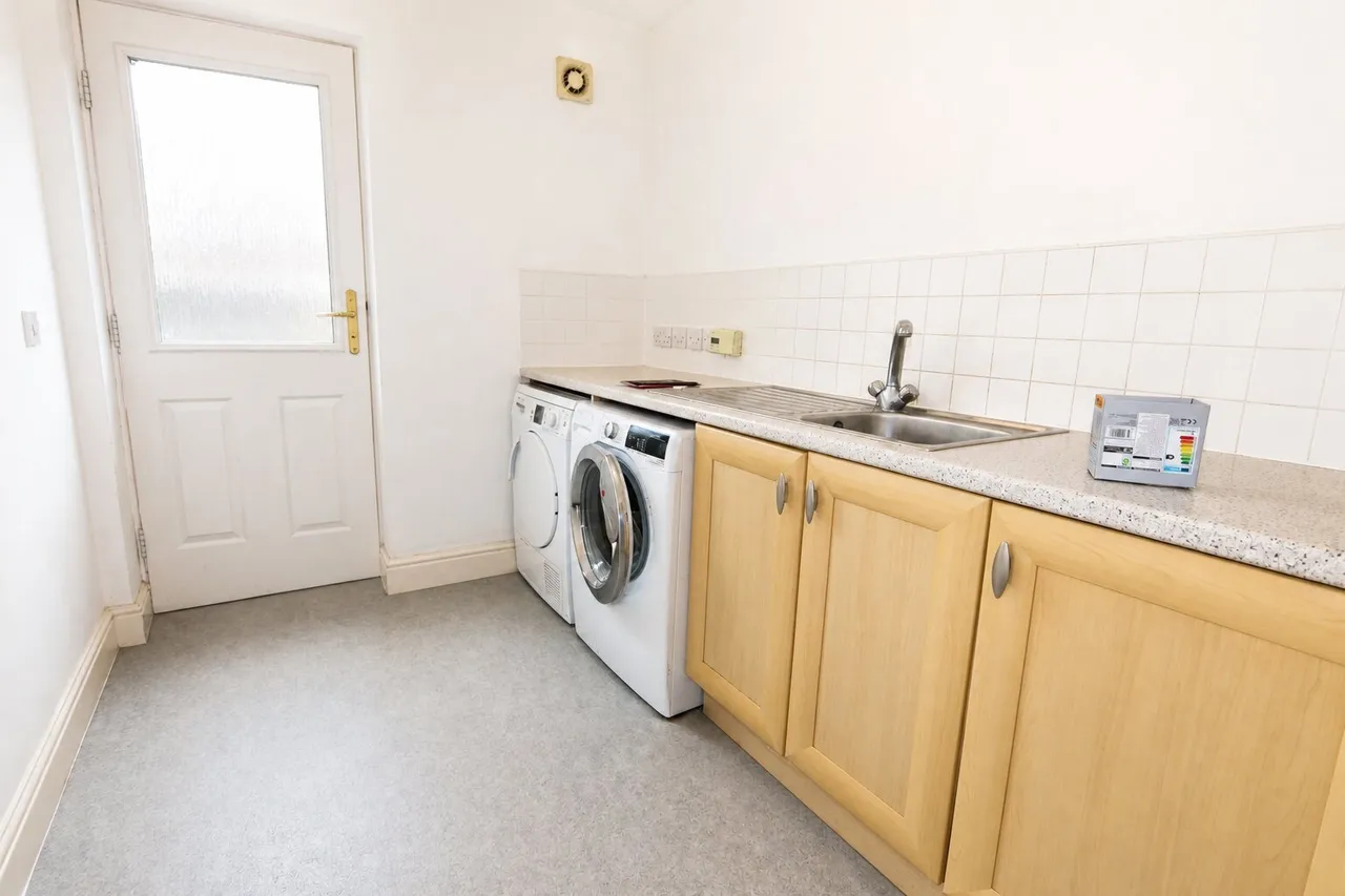 Violet Close, Desborough, NN14, photo 12