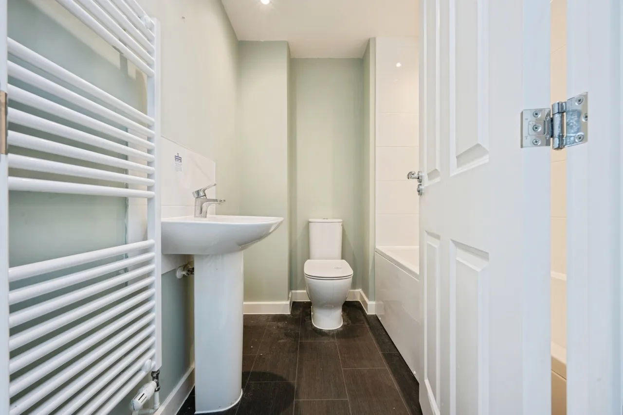 Hovingham Drive, Great Denham, Bedford, Bedfordshire, MK40, photo 7