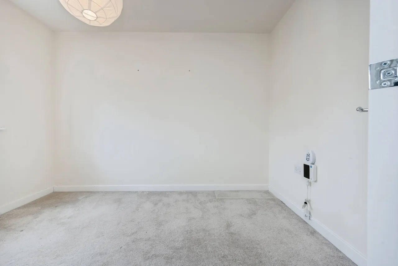 Hovingham Drive, Great Denham, Bedford, Bedfordshire, MK40, photo 5
