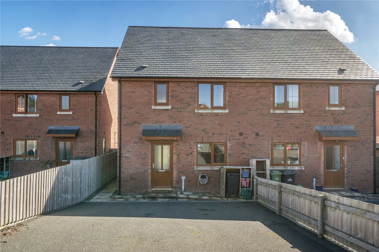 3 bed house for sale, Plas Trannon, Trefeglwys