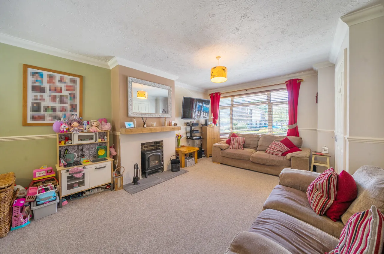 Nightingale Drive, Mytchett, Camberley, Surrey, GU16 6BZ, photo 2