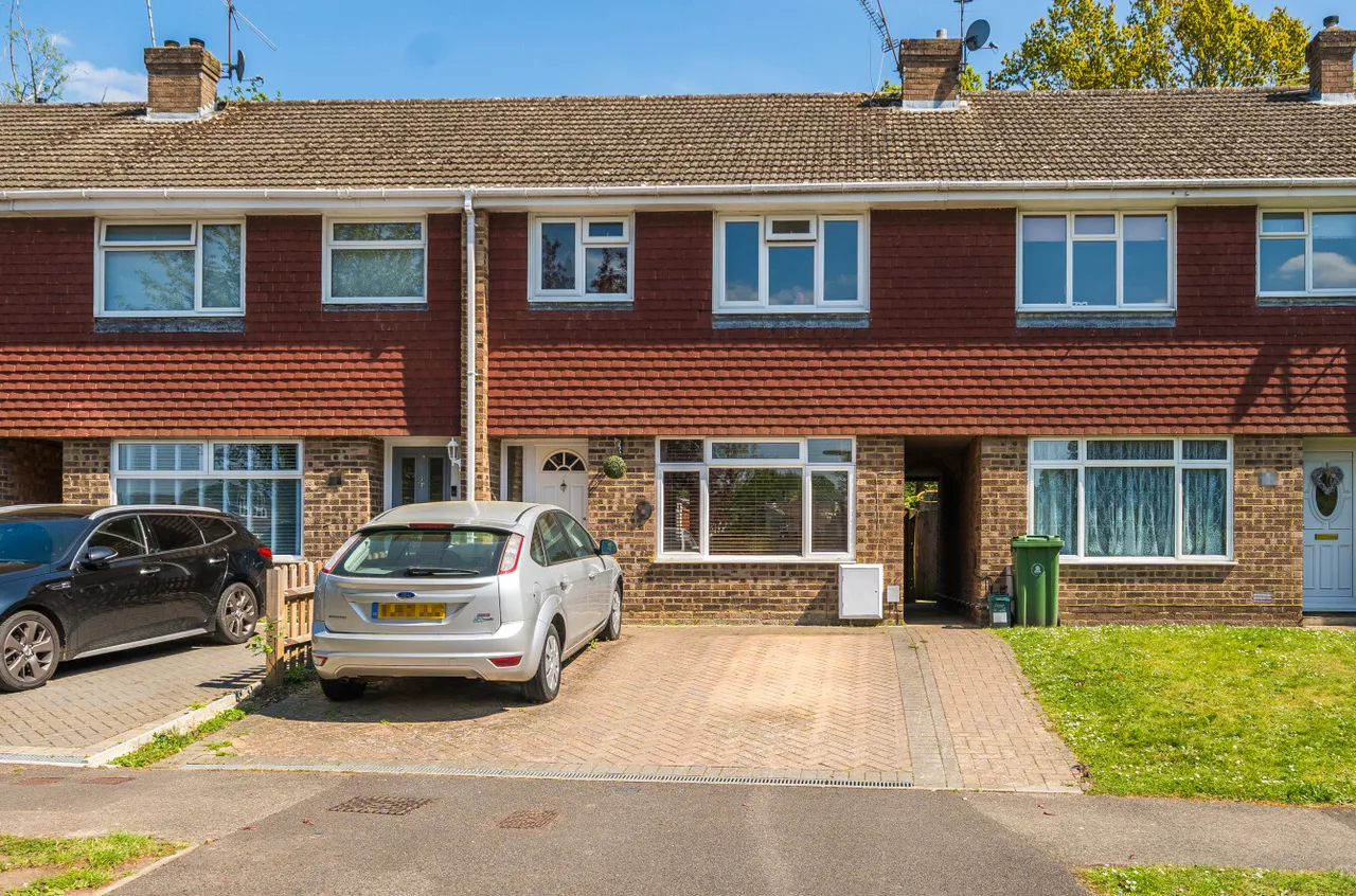 3 bed house for sale — Nightingale Drive, Mytchett, Camberley, Surrey, GU16 6BZ