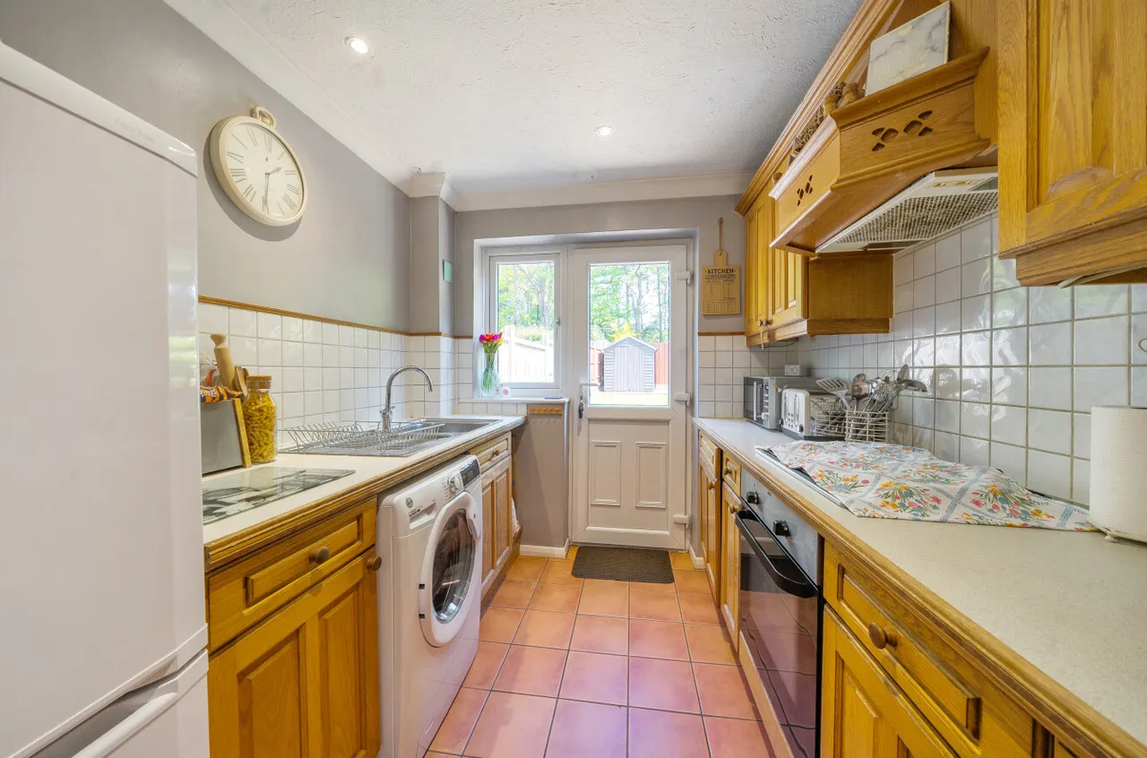 Nightingale Drive, Mytchett, Camberley, Surrey, GU16 6BZ, photo 4