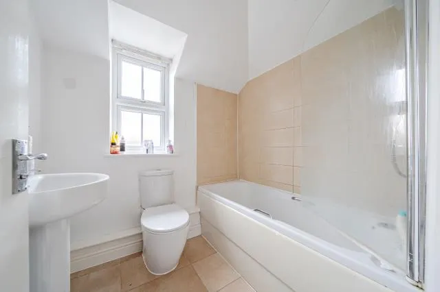 Ruskin Road, OX16, photo 6