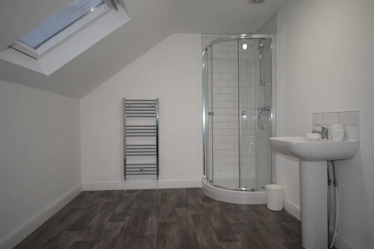 Bradford Road, Shipley, BD18, photo 4