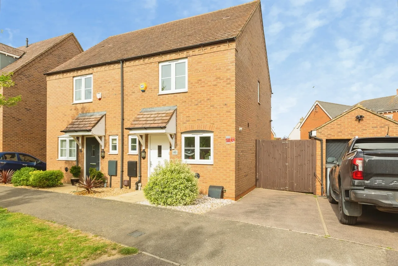2 bed house for sale, Plover Road, Leighton Buzzard, LU7
