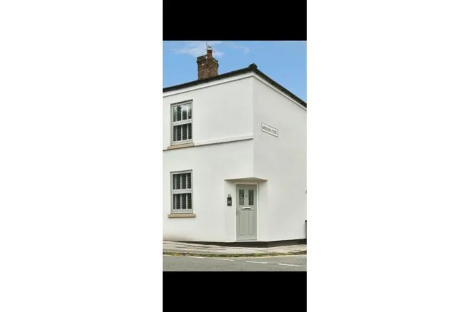 2 bed flat for sale — Chester Road, Macclesfield