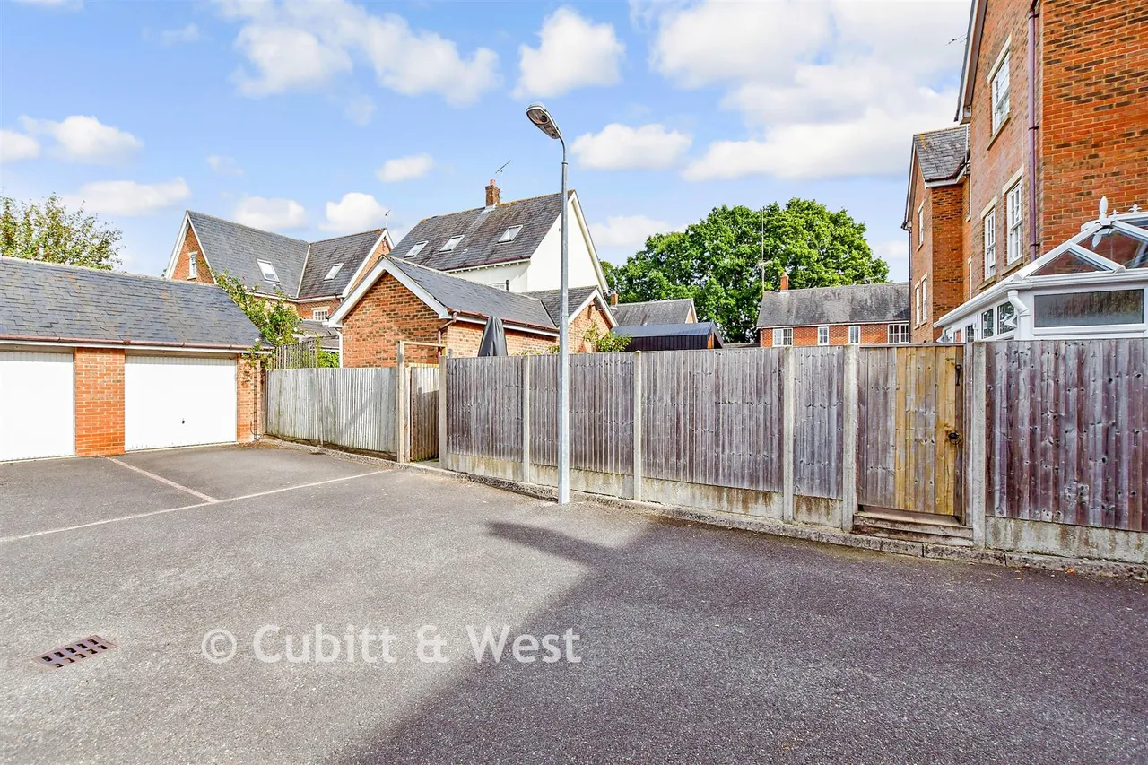 Hatchmore Road, Denmead, PO7, photo 16