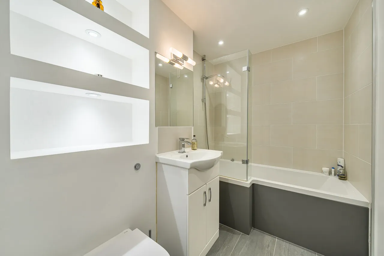 Grove Lane, Camberwell, London, SE5, photo 4
