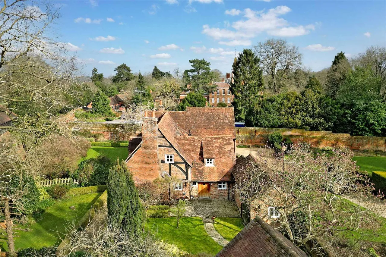 Britwell Gardens, Burnham, Buckinghamshire, SL1 8DG, photo 11