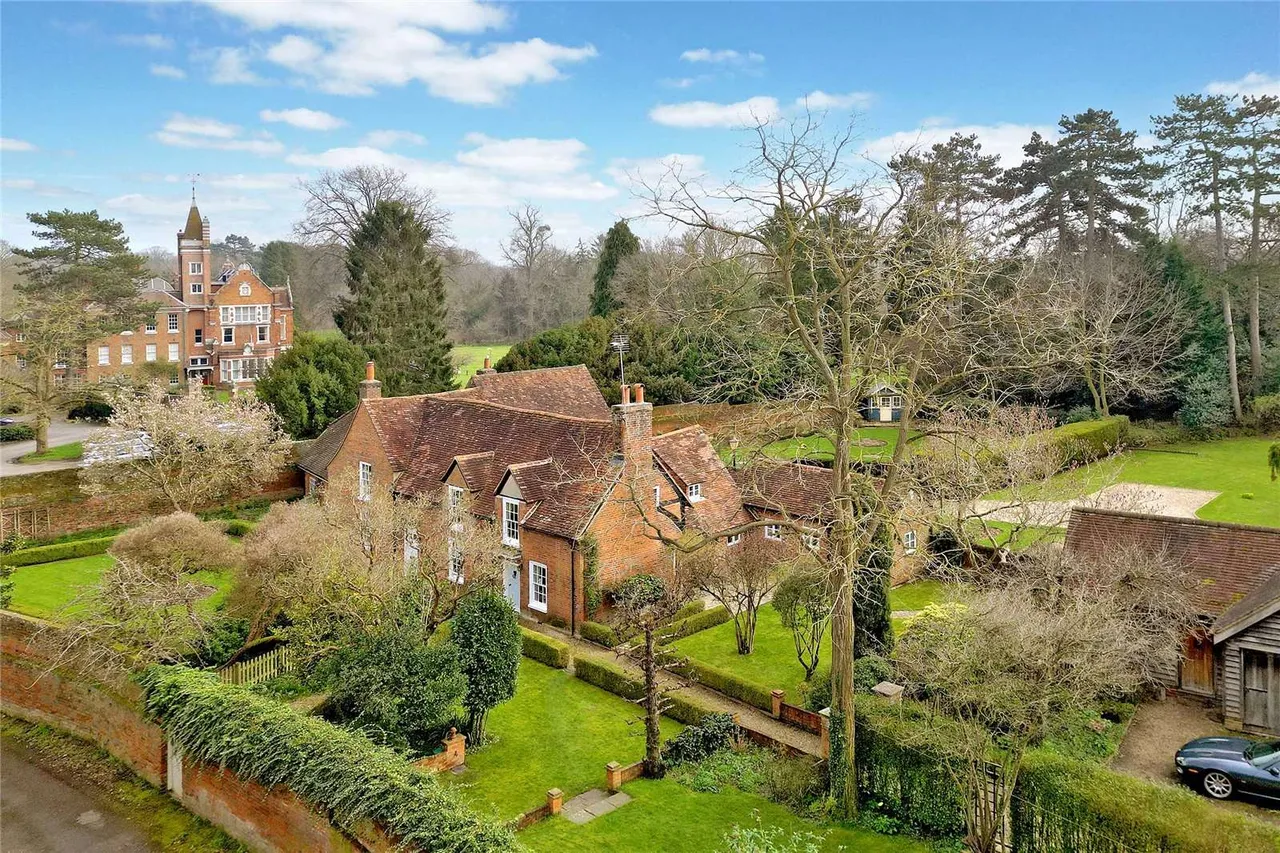 3 bed house for sale — Britwell Gardens, Burnham, Buckinghamshire, SL1 8DG