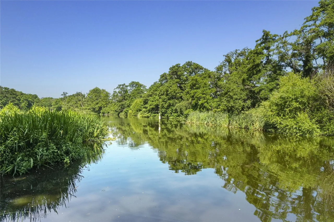 Beechcroft Manor, Weybridge, Surrey, KT13, photo 11