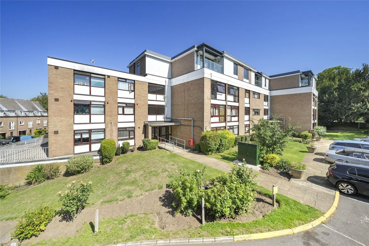 Beechcroft Manor, Weybridge, Surrey, KT13, photo 2