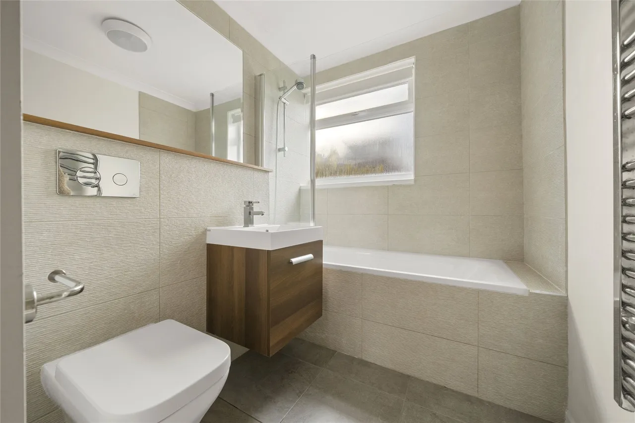 Beechcroft Manor, Weybridge, Surrey, KT13, photo 9