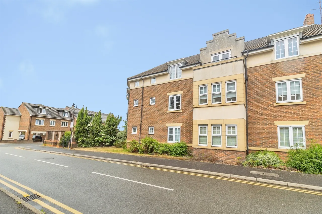 2 bed flat for sale — The Hawthorns, Flitwick, Bedford