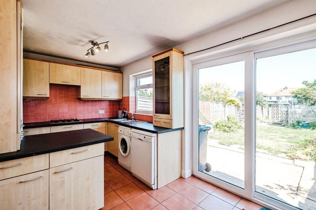 Wembley Avenue, Lancing, BN15, photo 3