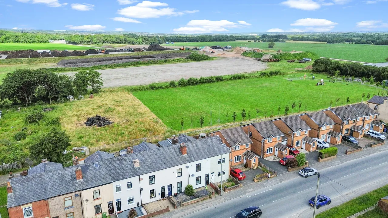 Bolton Road, Bamfurlong, Wigan, Wigan, WN2 5JZ, photo 5