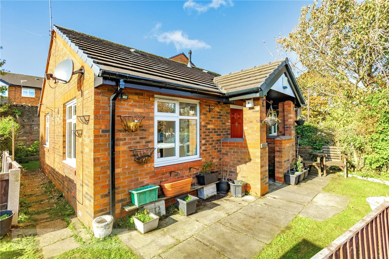 2 bed house for sale, Market Street, Mossley, OL5