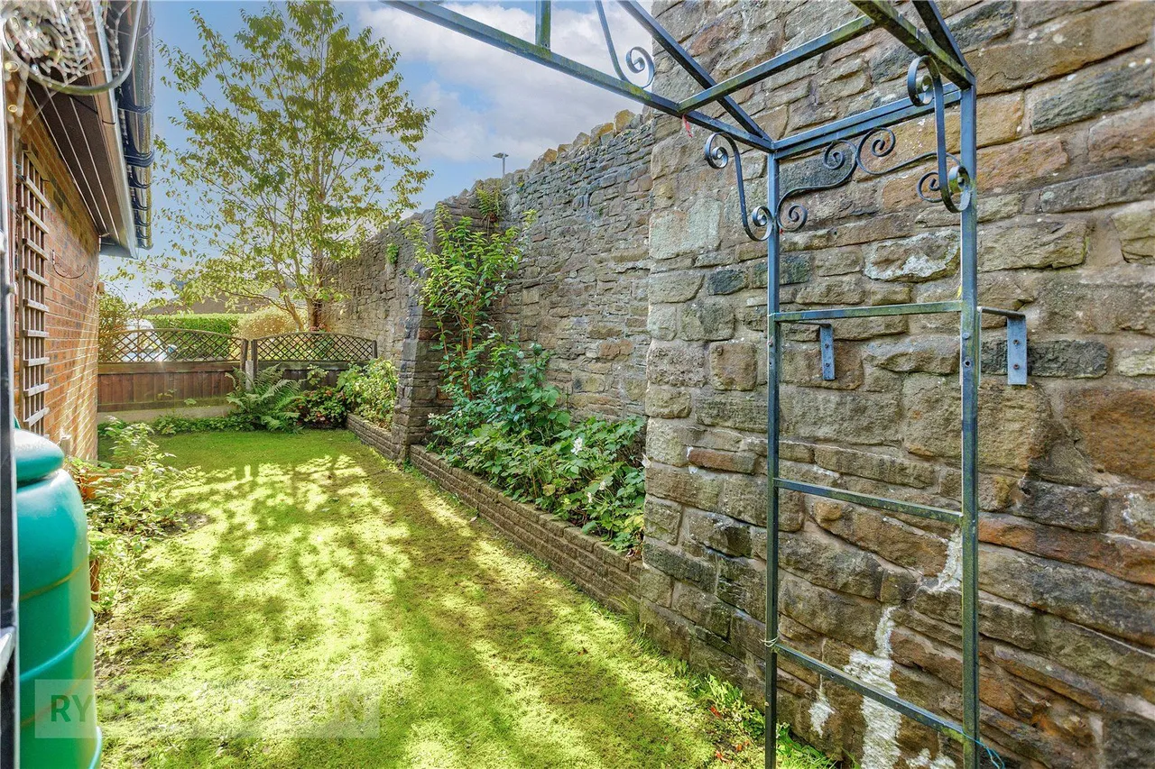 Market Street, Mossley, OL5, photo 19