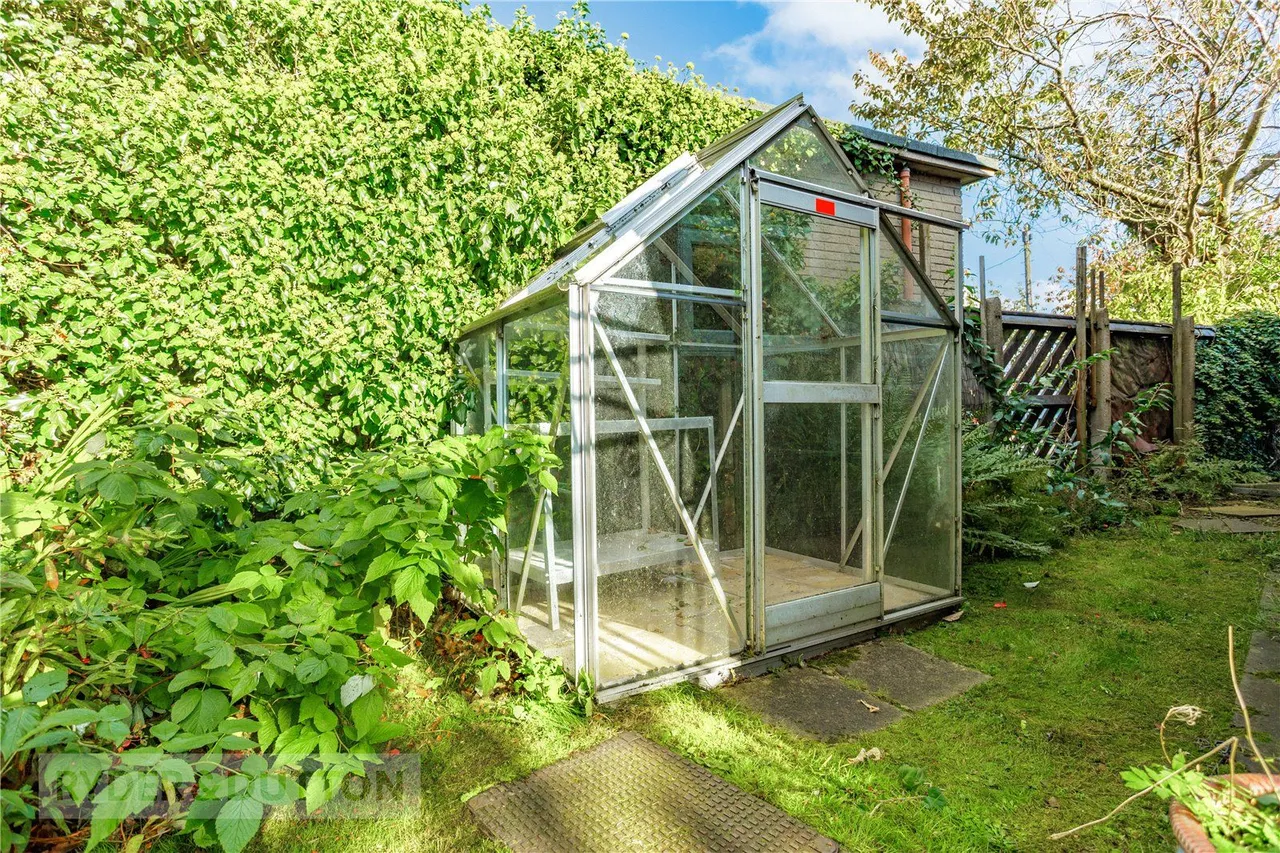 Market Street, Mossley, OL5, photo 18