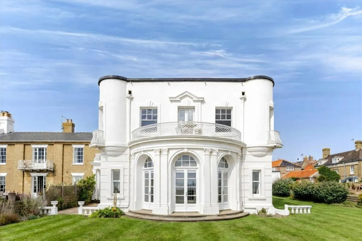 4 bed flat for sale, Centre Cliff, Southwold, IP18