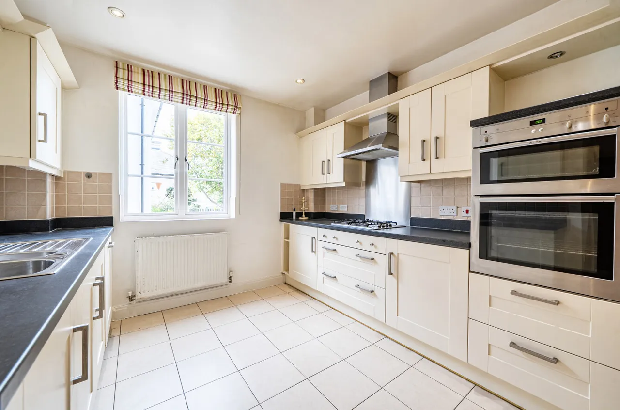 The Paddock, Itchen Abbas, SO21, photo 5