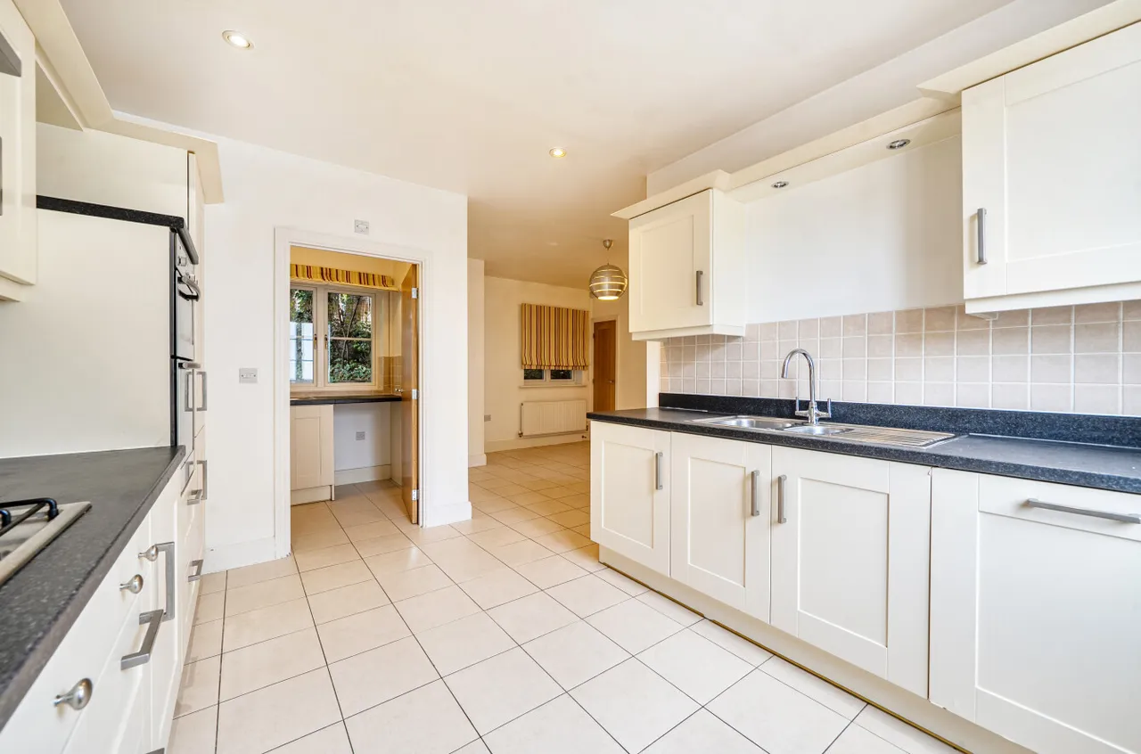The Paddock, Itchen Abbas, SO21, photo 6