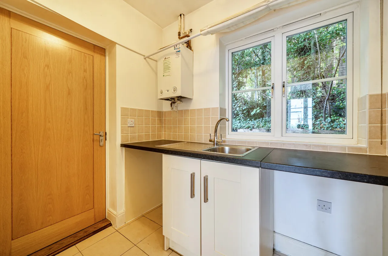 The Paddock, Itchen Abbas, SO21, photo 8