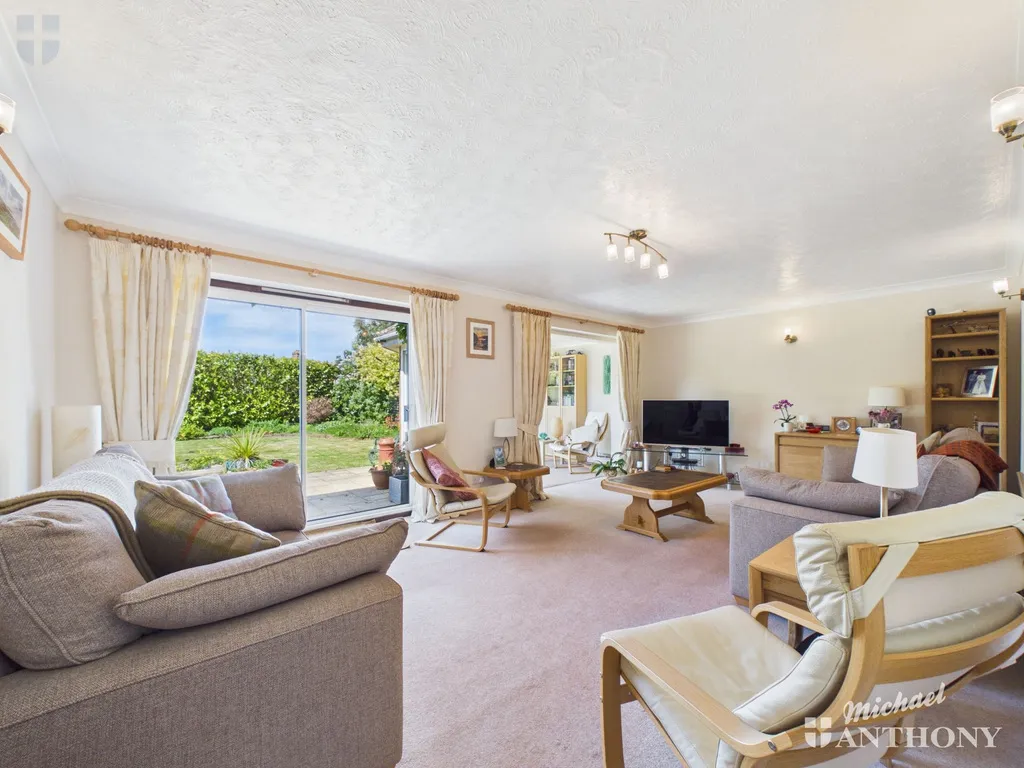 King Edward Avenue, Aylesbury, HP21 7JD, photo 5
