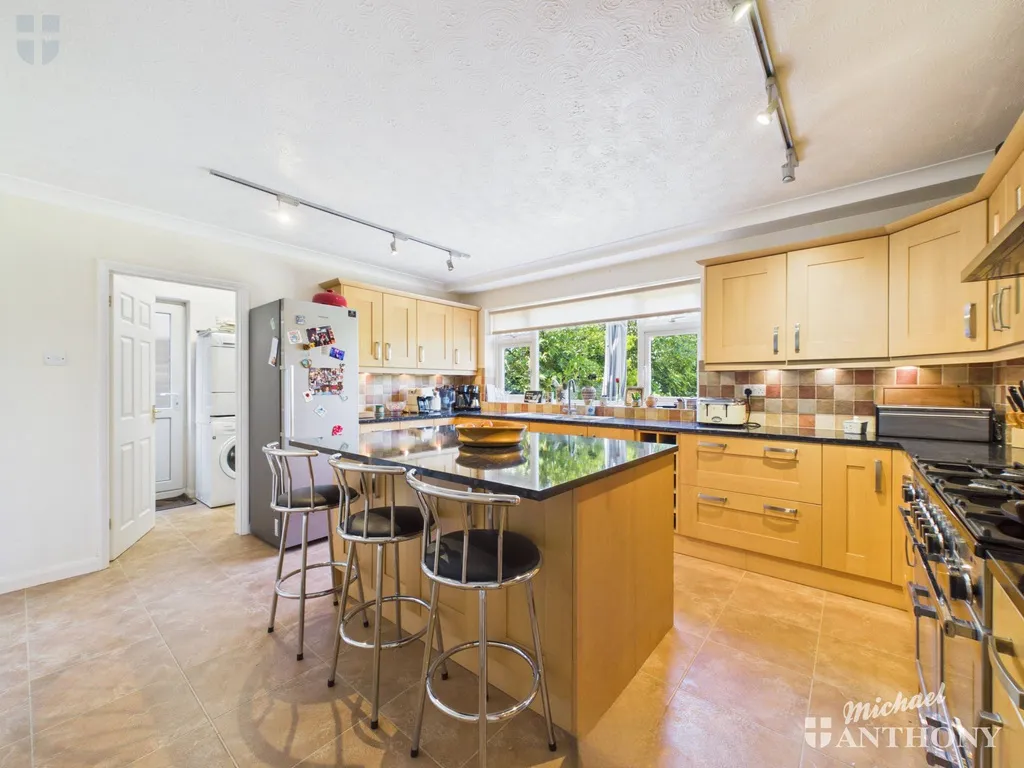King Edward Avenue, Aylesbury, HP21 7JD, photo 3