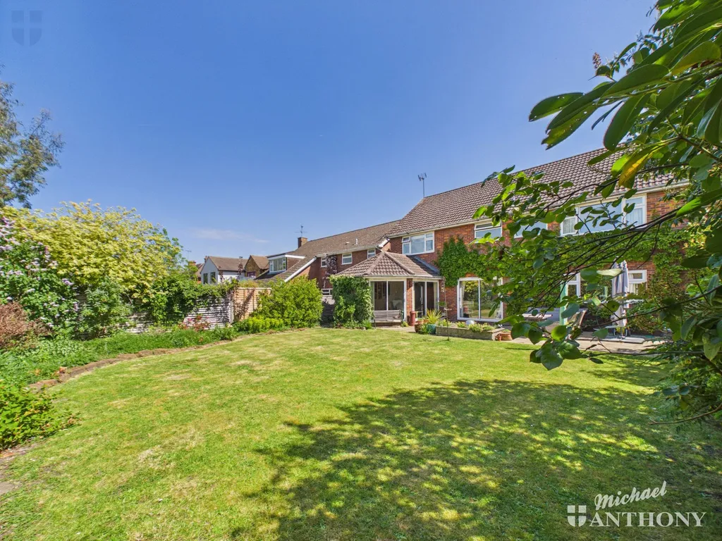 King Edward Avenue, Aylesbury, HP21 7JD, photo 2